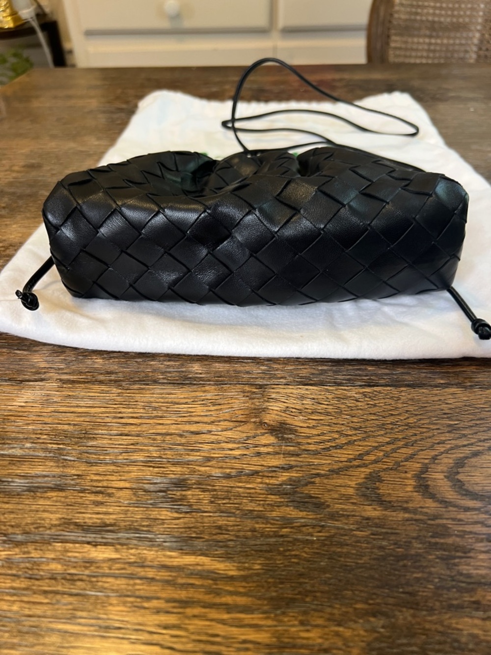 Bottega Veneta Black Woven Leather Crossbody Pouch - Picture 4 of 9